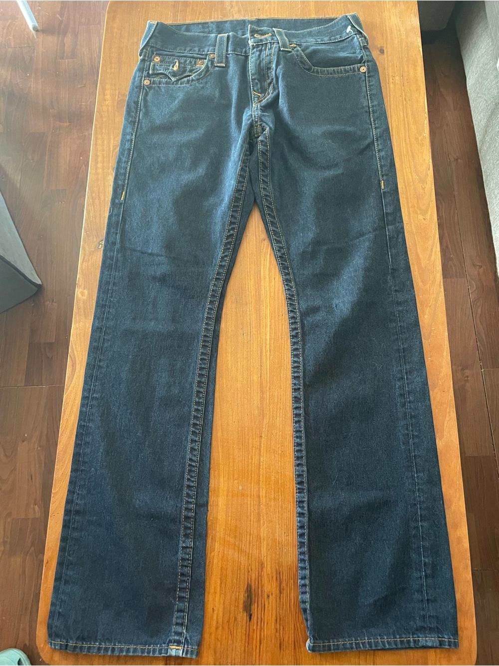 Womens True Religion Dark Blue Straight-Leg Jeans with pocket flaps. Size 30x32